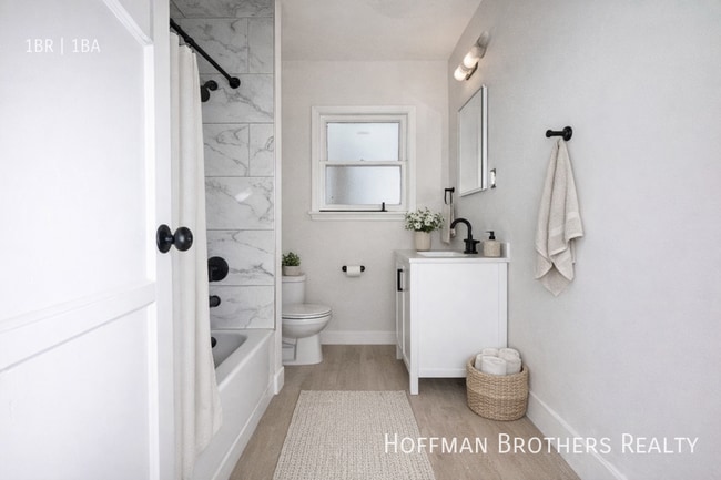 Photo - 4147 S Bronson Ave Unidad 1