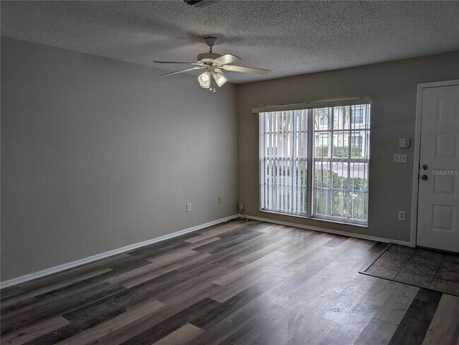 Photo - 414 Kensington Lake Cir