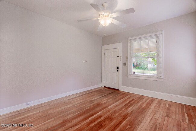 Photo - 2923 Downing St