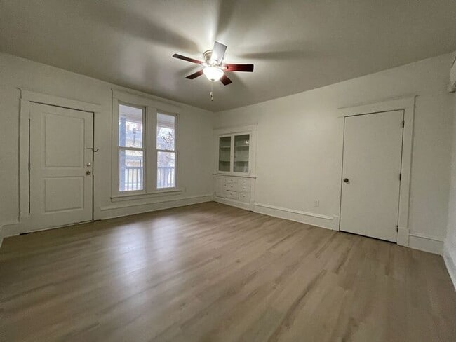 Building Photo - 517 W Maple Ave