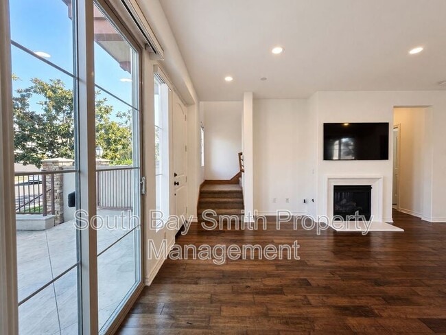 84 Palos Verdes Blvd