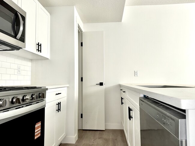 Photo - 10545 126 St NW Unit 6