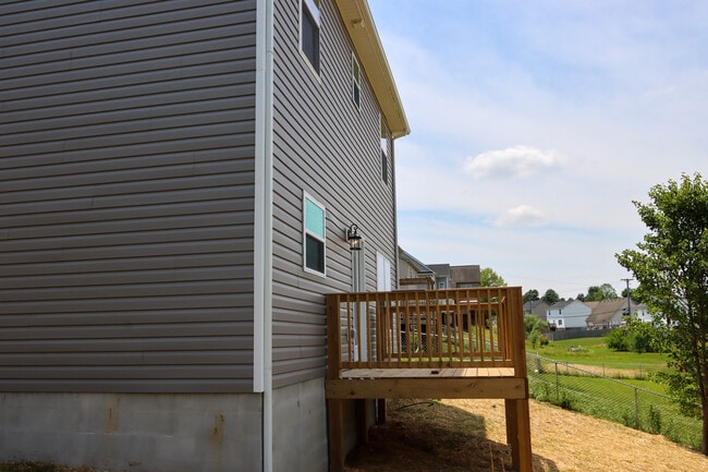 Photo - 210 Dubuy Dr