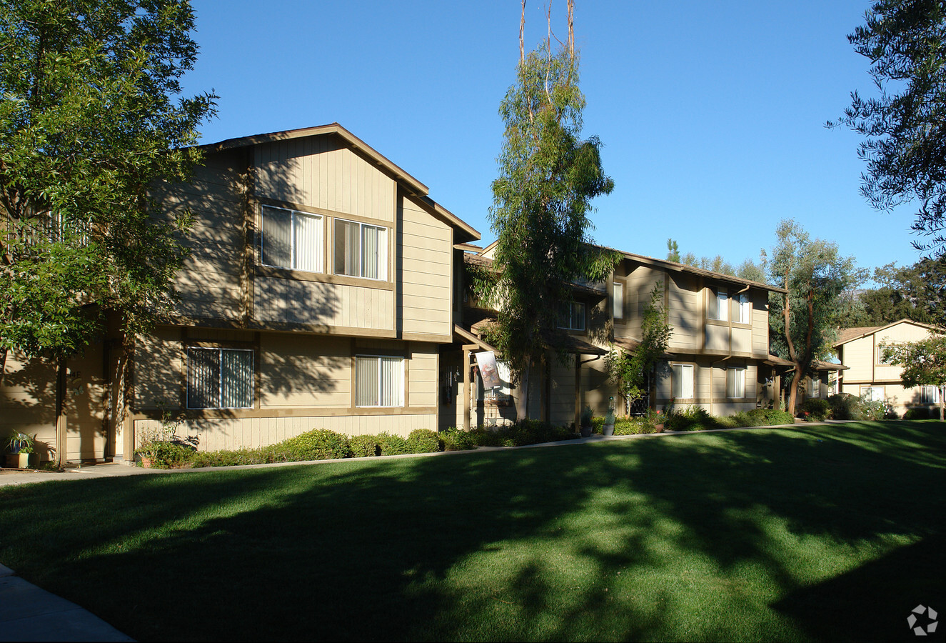 Montgomery Oaks Apartments - Montgomery Oaks Apartments