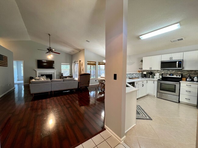 Photo - 102 St Ives Dr
