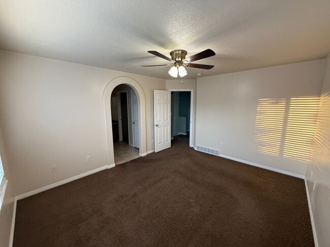 Photo - Large 4 Bedroom 3 Bathroom home!