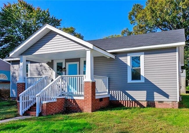 Building Photo - House in Hopewell