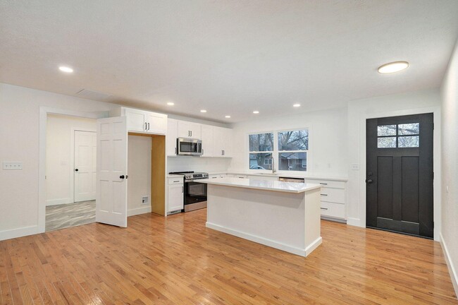 Photo - 701 Hillcrest Ave