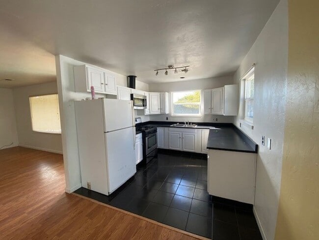 Photo - Close to Cal Poly Humboldt, 4/2 house!