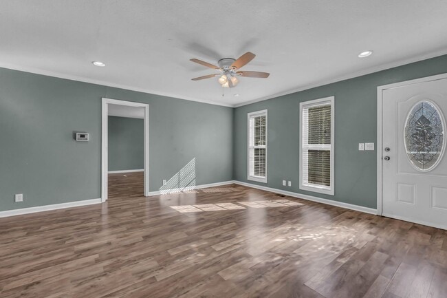 Photo - 1584 Boxcroft Rd