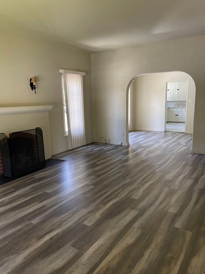 Photo - 574 N El Molino Ave Unit 574