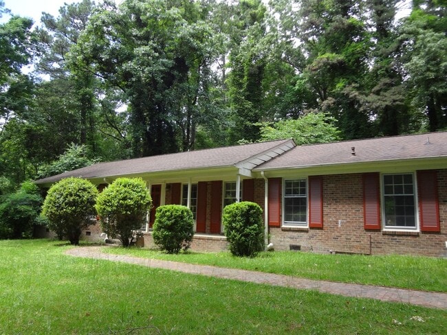 Building Photo - Chapel Hill Ranch Lakeshore community