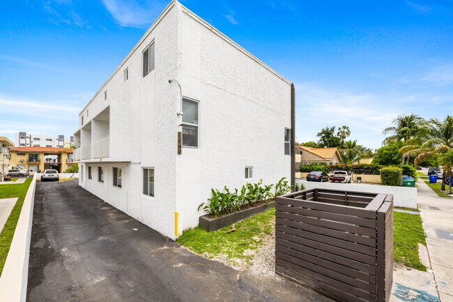 Photo - 1945 SW 5th St