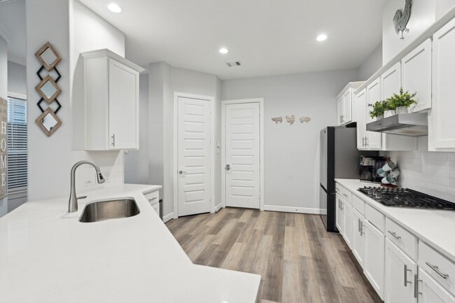 Building Photo - 1203 Crocker St Rental