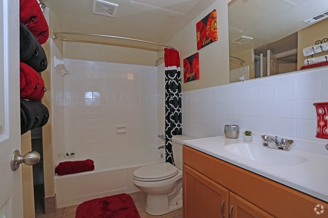 1BR, 1BA - 862 SF Greater Serenity - Bathroom