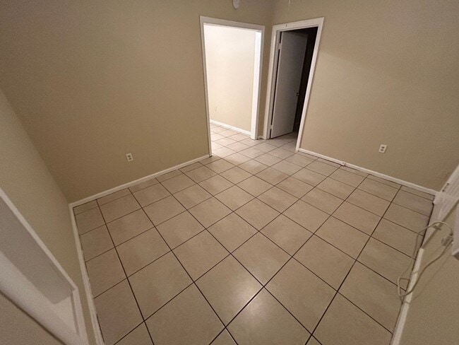 Photo - Spacious 1/1 one story unit in a small 18 unit complex. Unidad 1