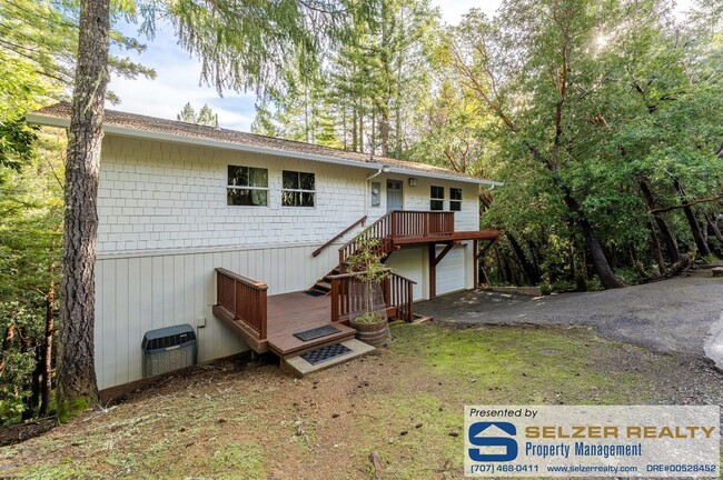 Photo - Newly renovated & nicely equipped 3 bd. hillside home!