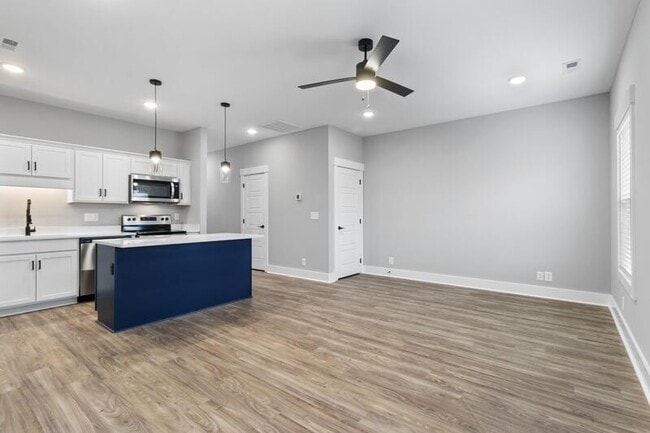 Photo - 106 Jonathan Wade Cir