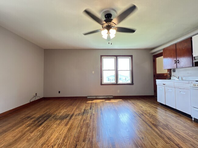 Photo - 1258 University Ave