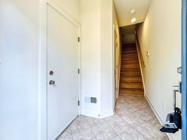 Photo - 4159 Rush St