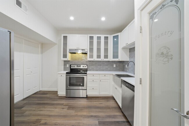 Photo - 2100 Tanglewilde St Unit 625