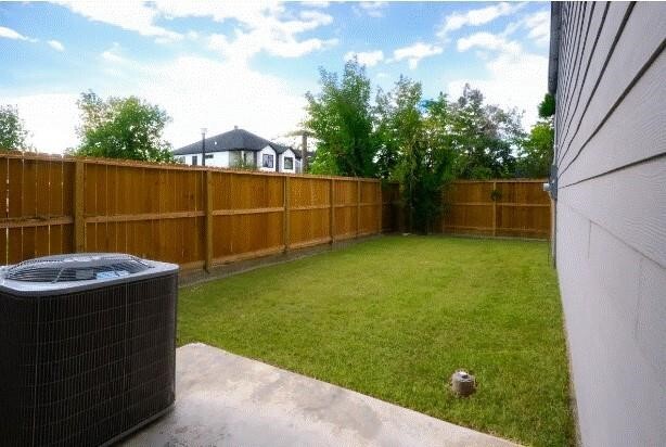 Photo - 8153 Tate St
