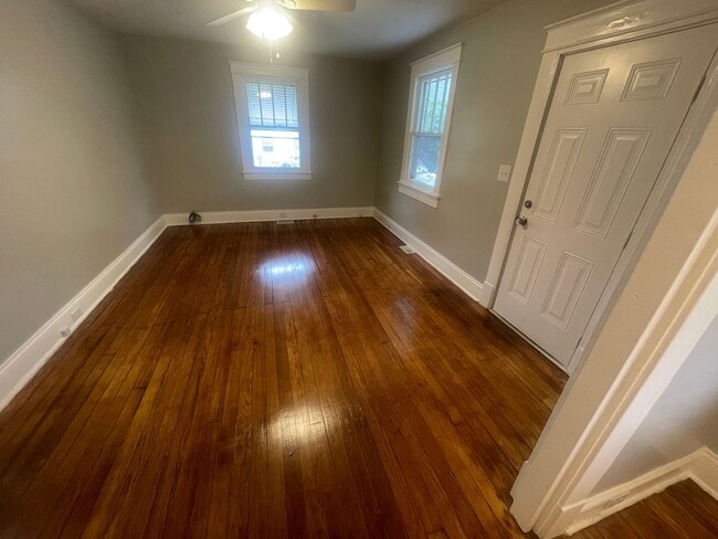 Photo - One Bedroom House for rent close to Riverm...