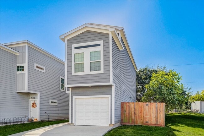 Photo - 18835 Luminescent Ln