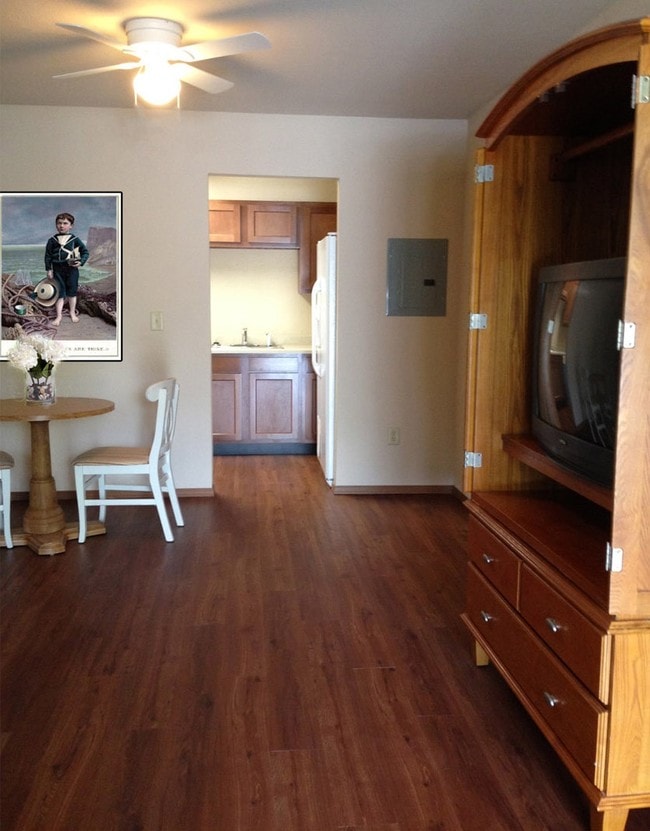 Holiday Terrace Apartments Branson, MO