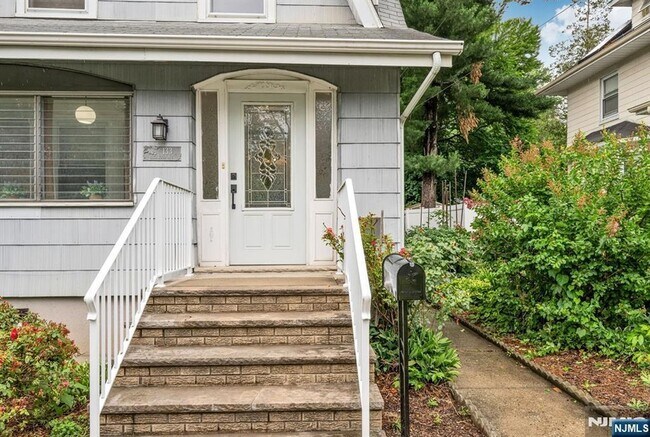 Photo - 133 Highwood Ave