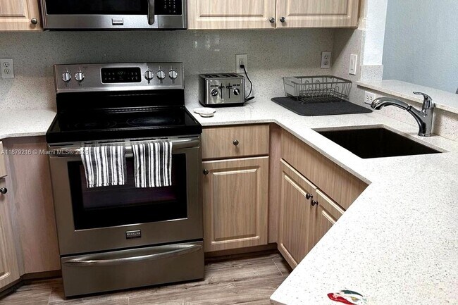 Building Photo - 13221 SW 53rd St Rental
