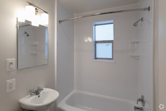 1BR, 1BA - 650 SF