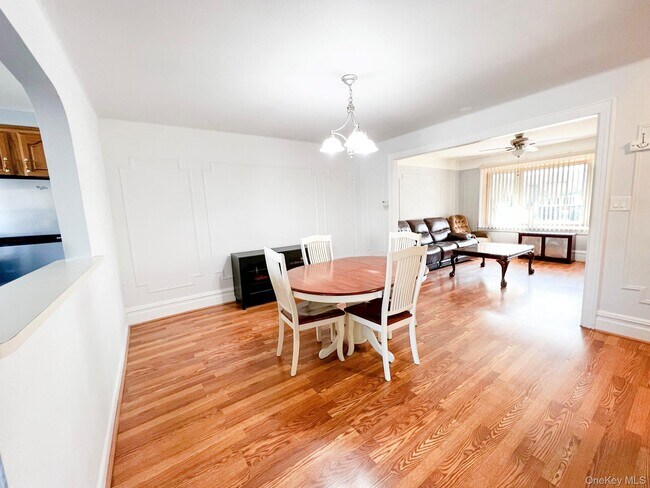 Photo - 32-59-59 46th St