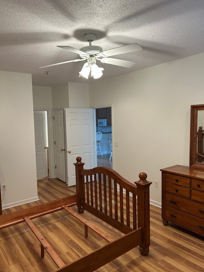 Photo - 5822 Longwood Dr Unidad 302