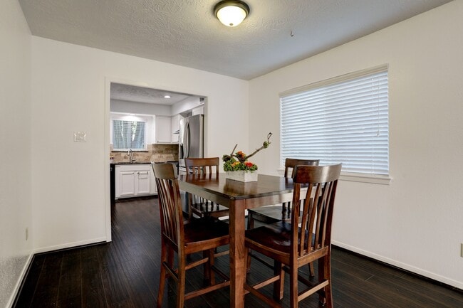 Photo - 121 Misty Brook Ln