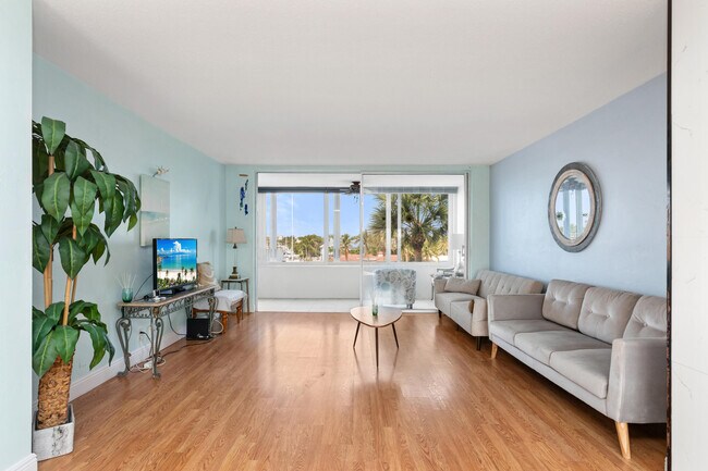 Photo - 401 N Riverside Dr Unit 406