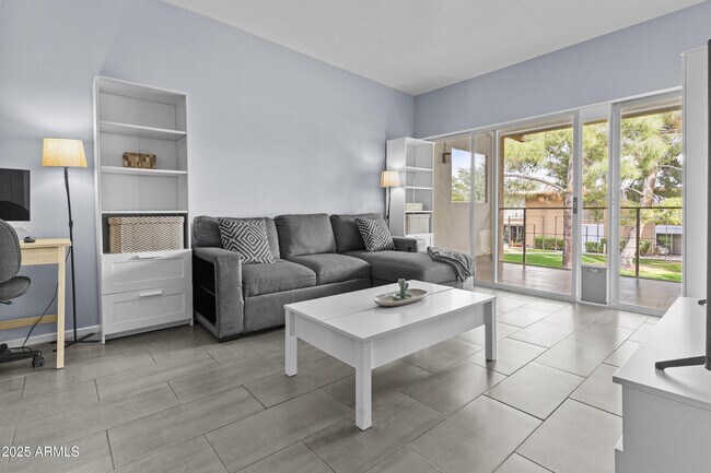 Photo - 6125 E Indian School Rd Apartamento Unidad 247