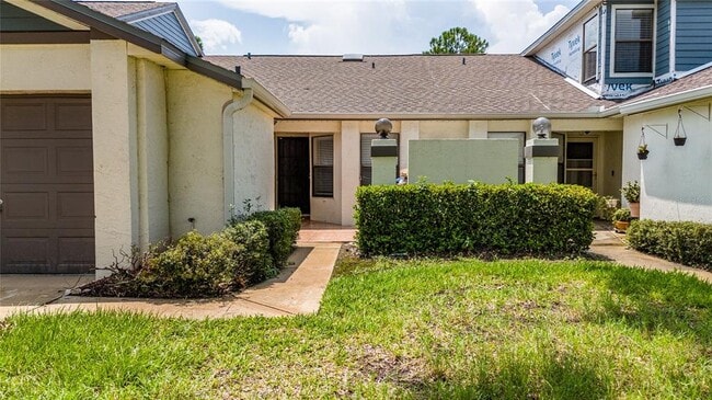 Photo - 140 Lakepointe Cir