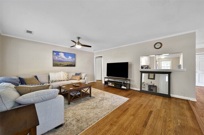 Building Photo - 1607 Libbey Dr