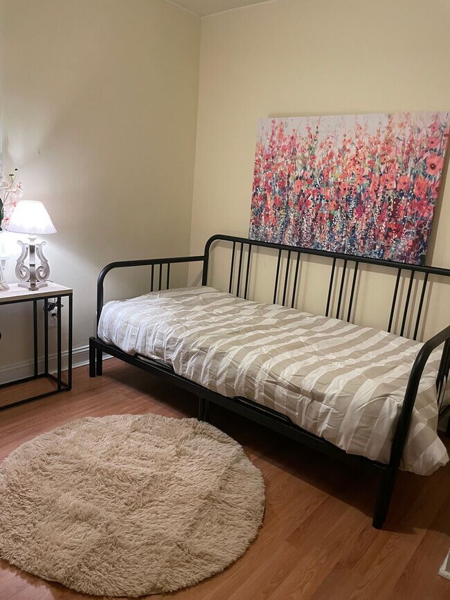 Photo - Charming 2 BR/1 BA Apartment in Congress Heights! Unidad ( 2)