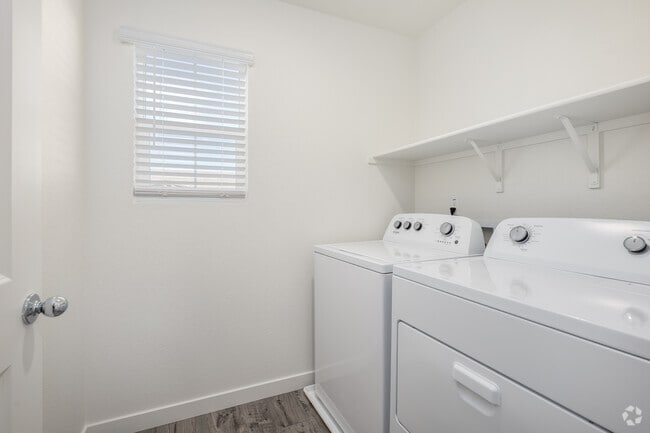 4BR, 2.5BA - 1,762SF - Laundry Room - Isles