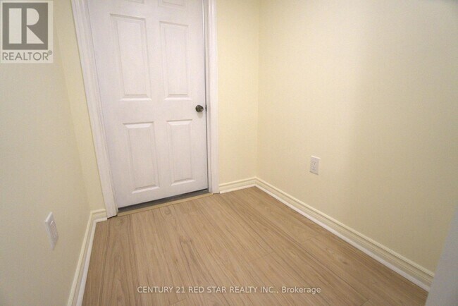 Photo - 521 Yates Dr