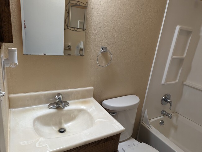 Photo - 4085 Iris Ln