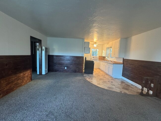 Photo - 5460 Traffic Way