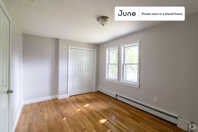 Building Photo - Private bedroom in 5 bed/1.5 bath Home