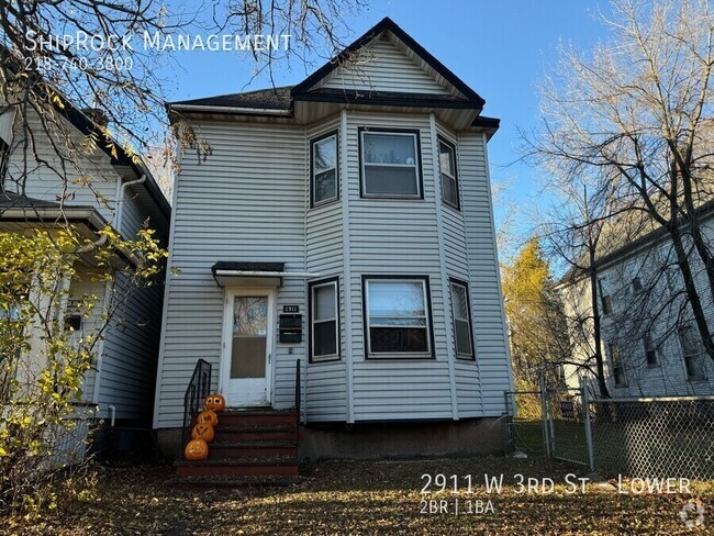 Building Photo - 2911 W 3rd St Unit Lower Rental