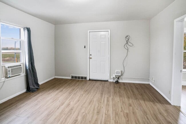 Building Photo - 1632 Waterloo Rd Unit #3