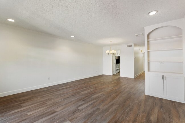 Building Photo - 13228 Trail Hollow Dr Unit 3228