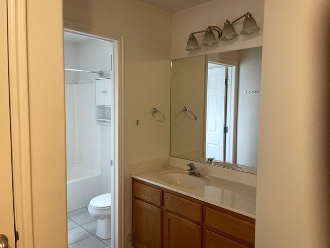 Building Photo - Provo 4bd 3ba Twin-home with Main Floor Master!