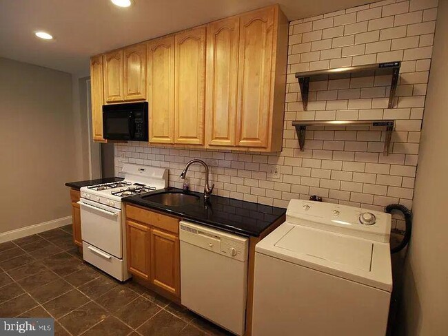 Photo - 4335 Fleming St